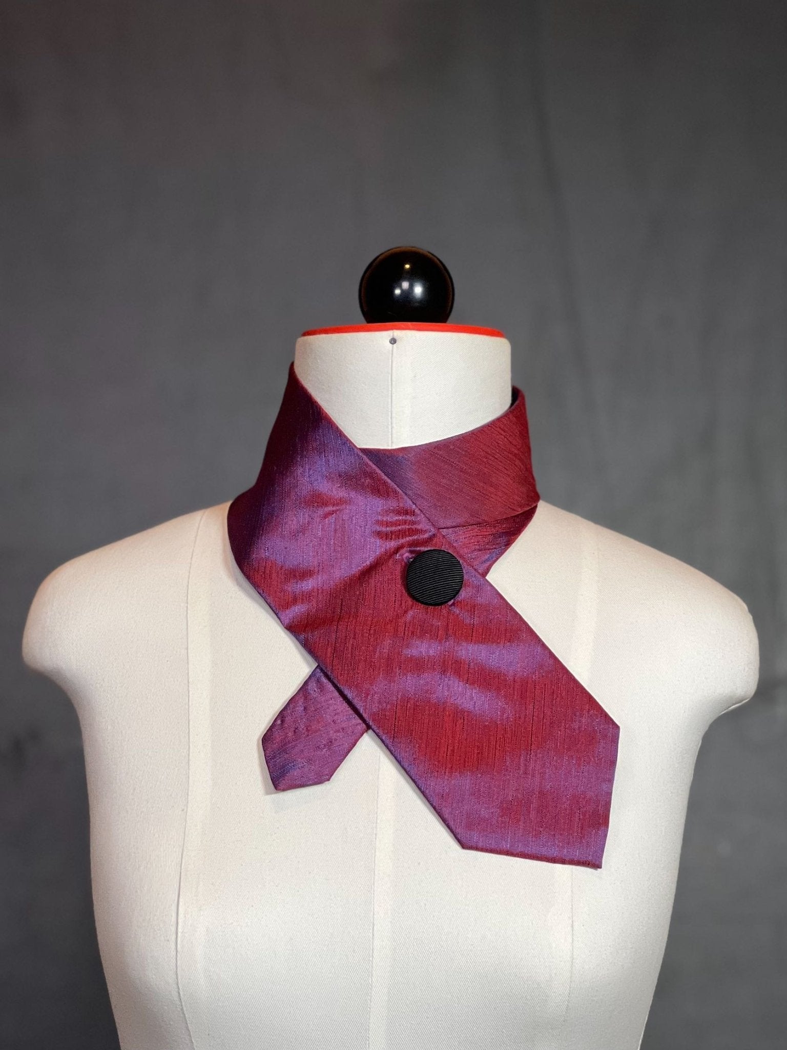 Schlipsschal Bordeaux Silk – schlicht, edel & modern - nachhaltige Mode und Accessoires von Beverly - Berlin