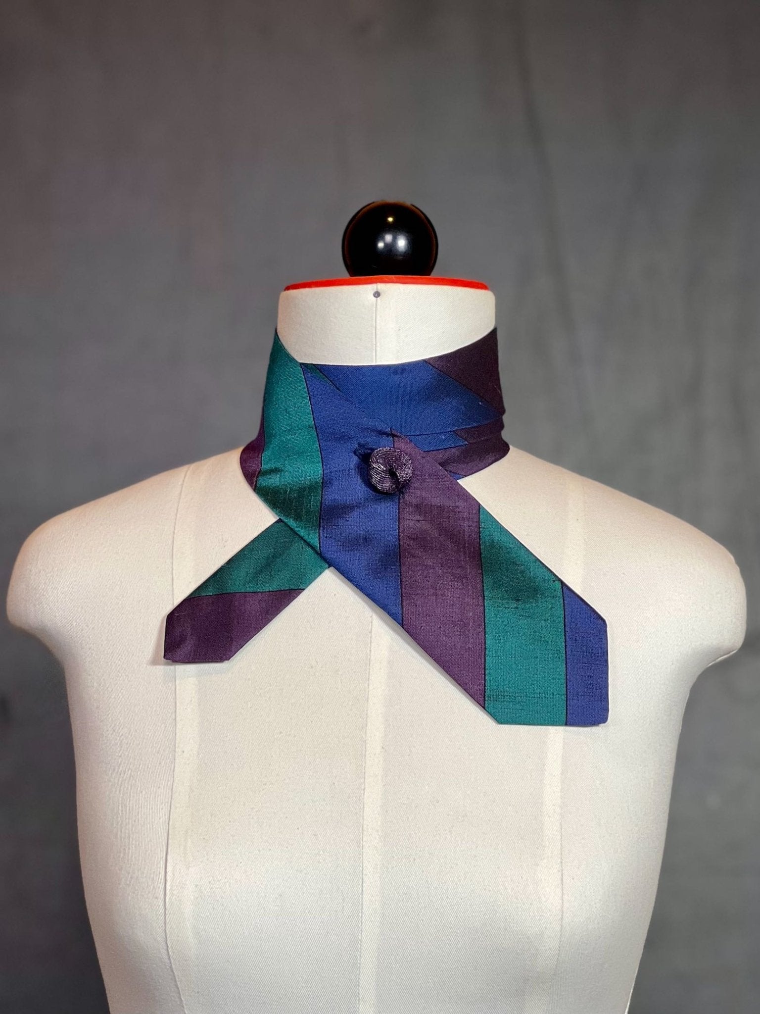 Schlipsschal „Deep Wild“ – Wildseide in edlen Farbblöcken - nachhaltige Mode und Accessoires von Beverly - Berlin