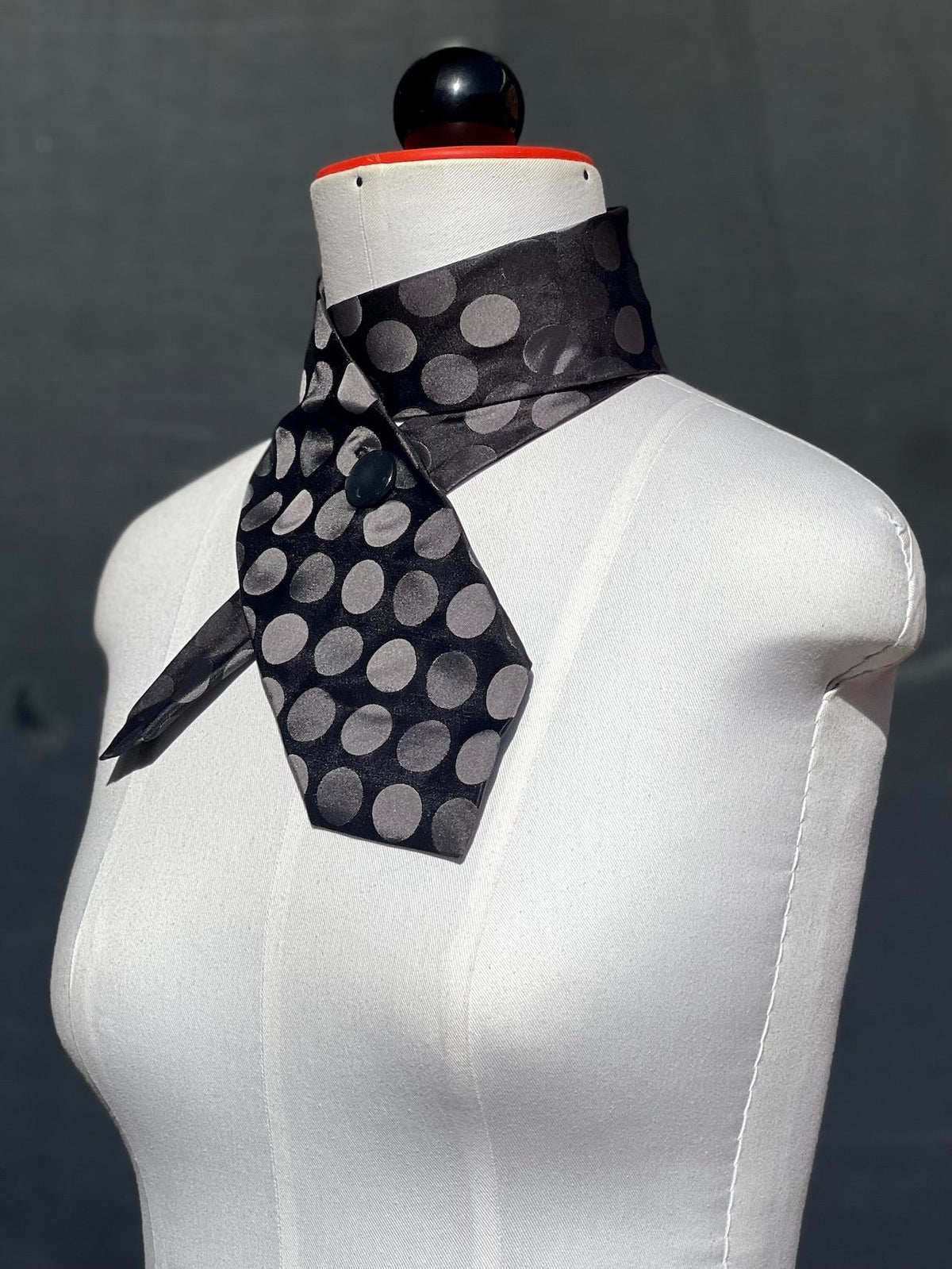 Schlipsschal Dot Noir Schlips Schal- nachhaltige Mode und Accessoires von Beverly-Berlin