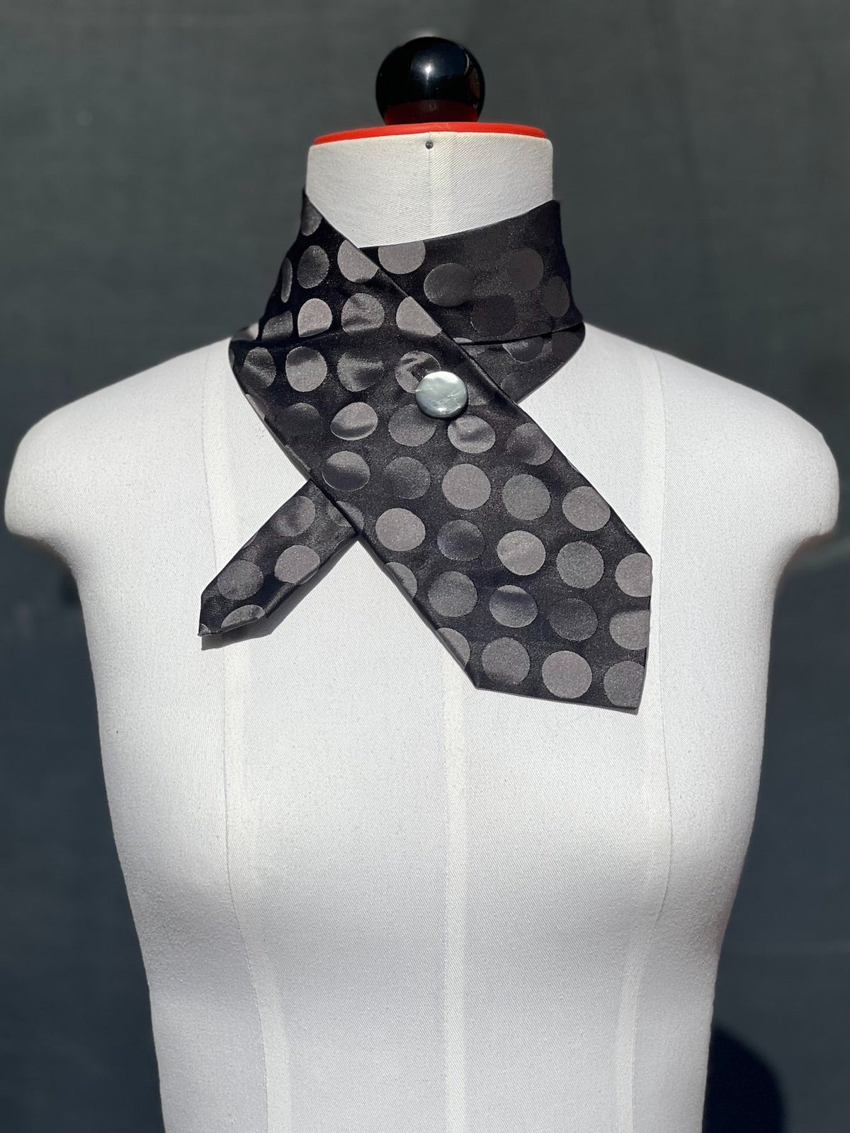 Schlipsschal Dot Noir Schlips Schal- nachhaltige Mode und Accessoires von Beverly-Berlin
