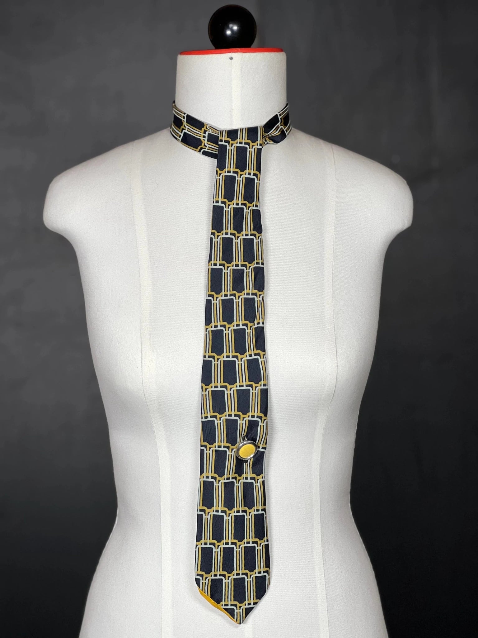 Schlipsschal „Geometric Silk“ – Seide mit modernem Twist - nachhaltige Mode und Accessoires von Beverly - Berlin