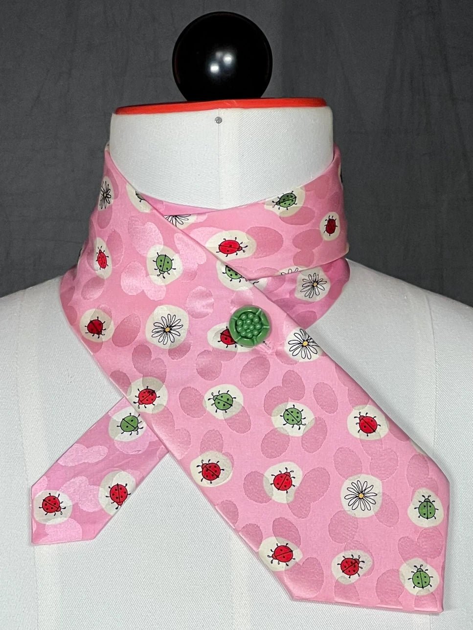 Schlipsschal „Ladybug Love“ – Rosarot. Verspielt. Einzigartig. - nachhaltige Mode und Accessoires von Beverly - Berlin