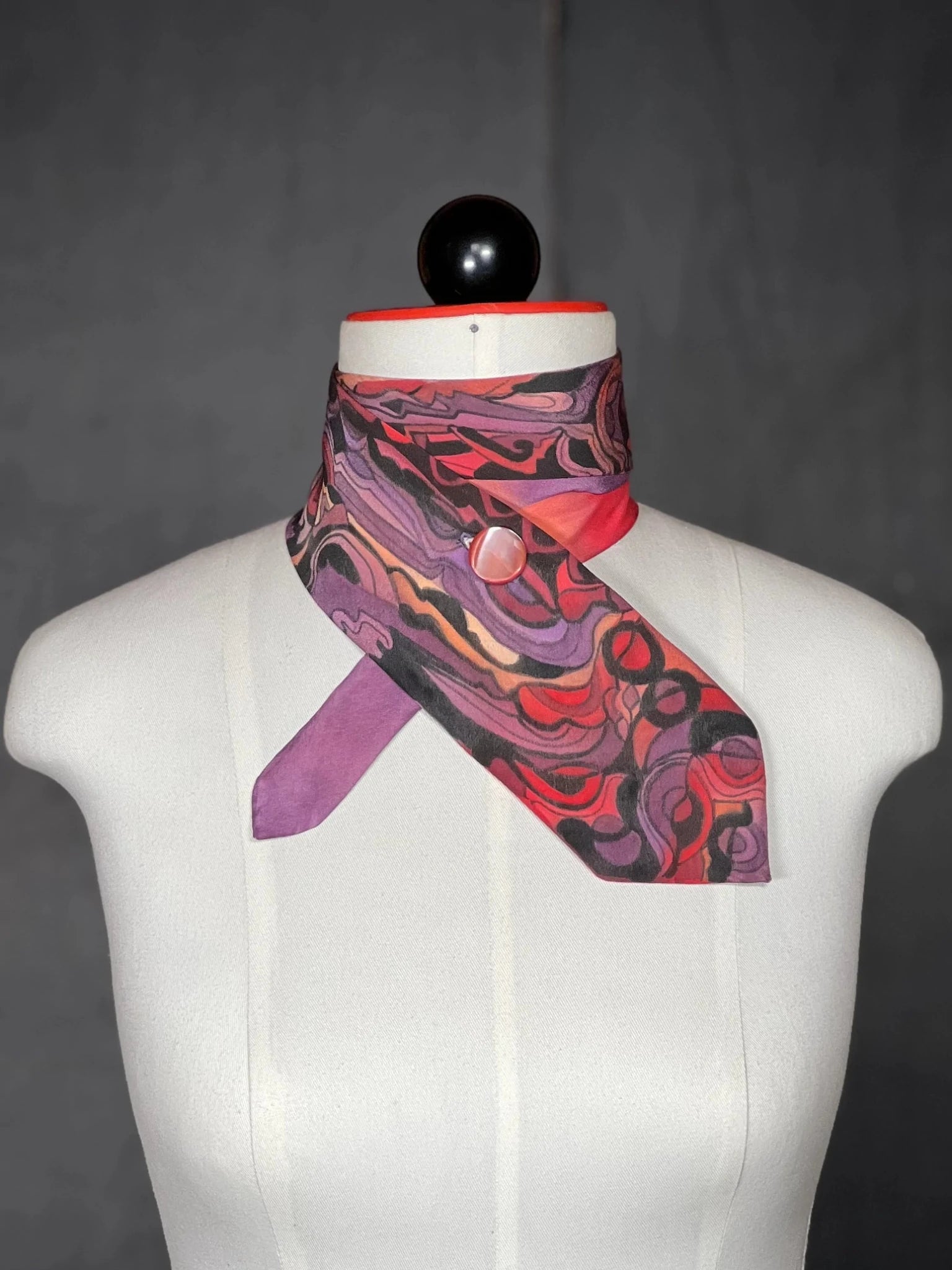 Schlipsschal „Psychedelic Pulse“ – Vintage - Seide. Muster. Rebellion. - nachhaltige Mode und Accessoires von Beverly - Berlin