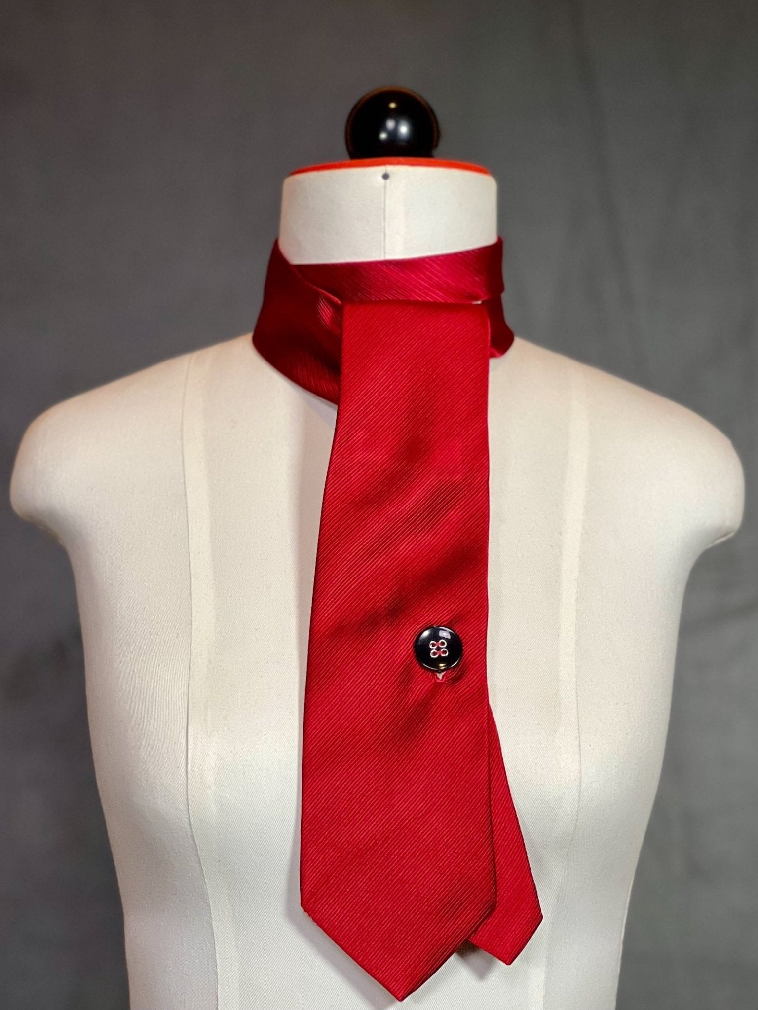 Schlipsschal Red Pulse – einfarbig, kraftvoll, einzigartig - nachhaltige Mode und Accessoires von Beverly - Berlin