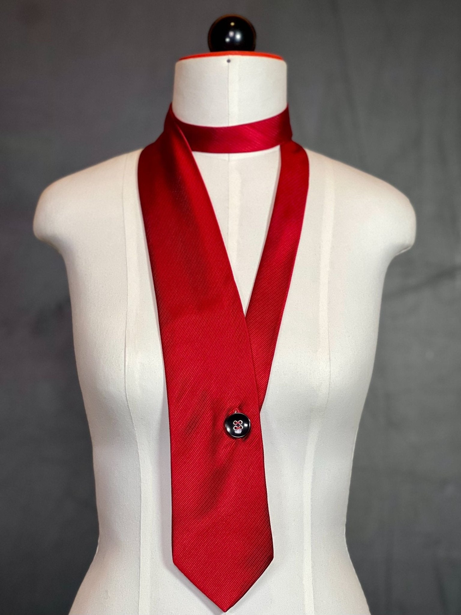 Schlipsschal Red Pulse – einfarbig, kraftvoll, einzigartig - nachhaltige Mode und Accessoires von Beverly - Berlin