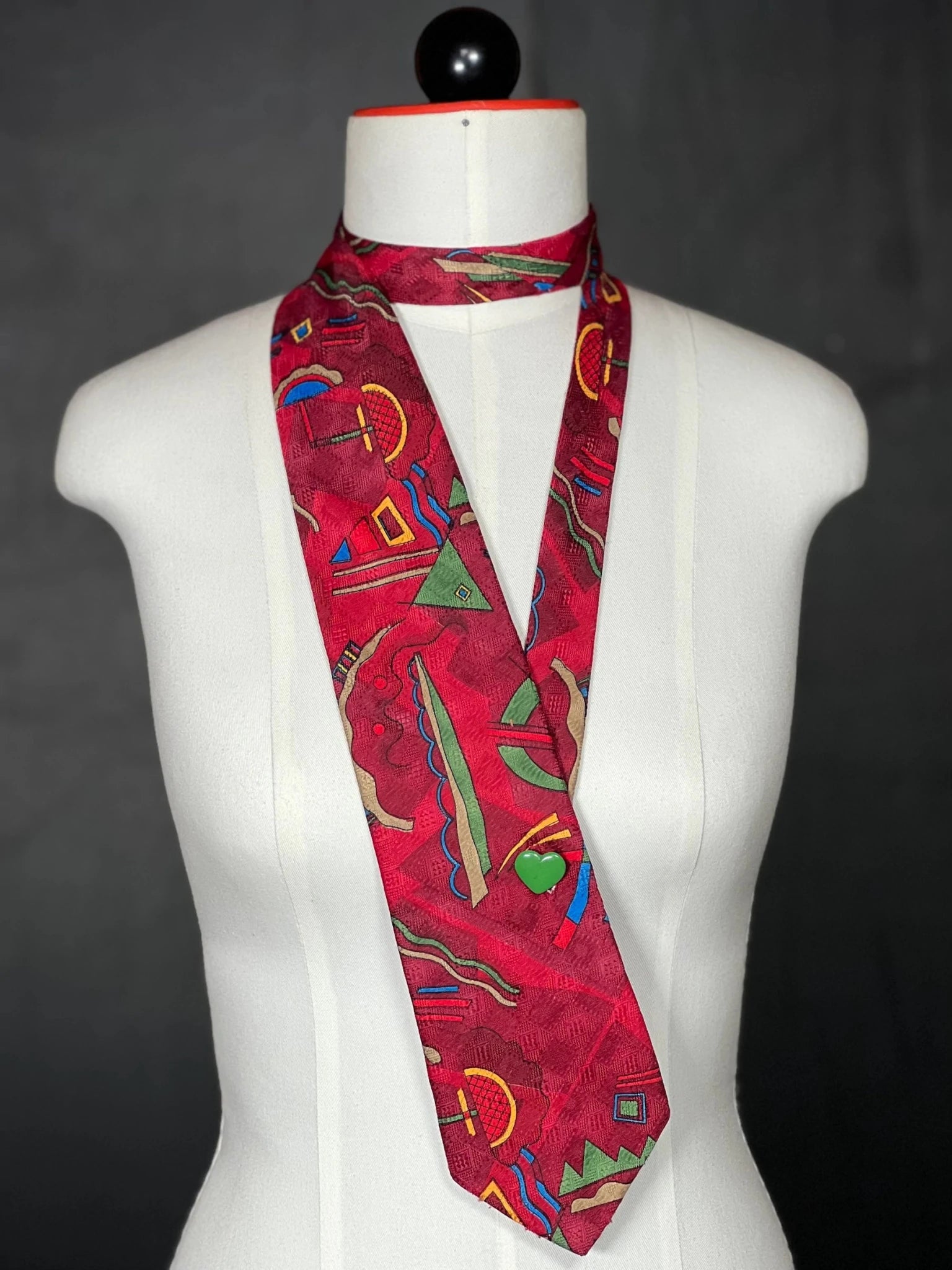 Schlipsschal „Retro Love“ – Upcycling aus Krawatten mit Statement - nachhaltige Mode und Accessoires von Beverly - Berlin