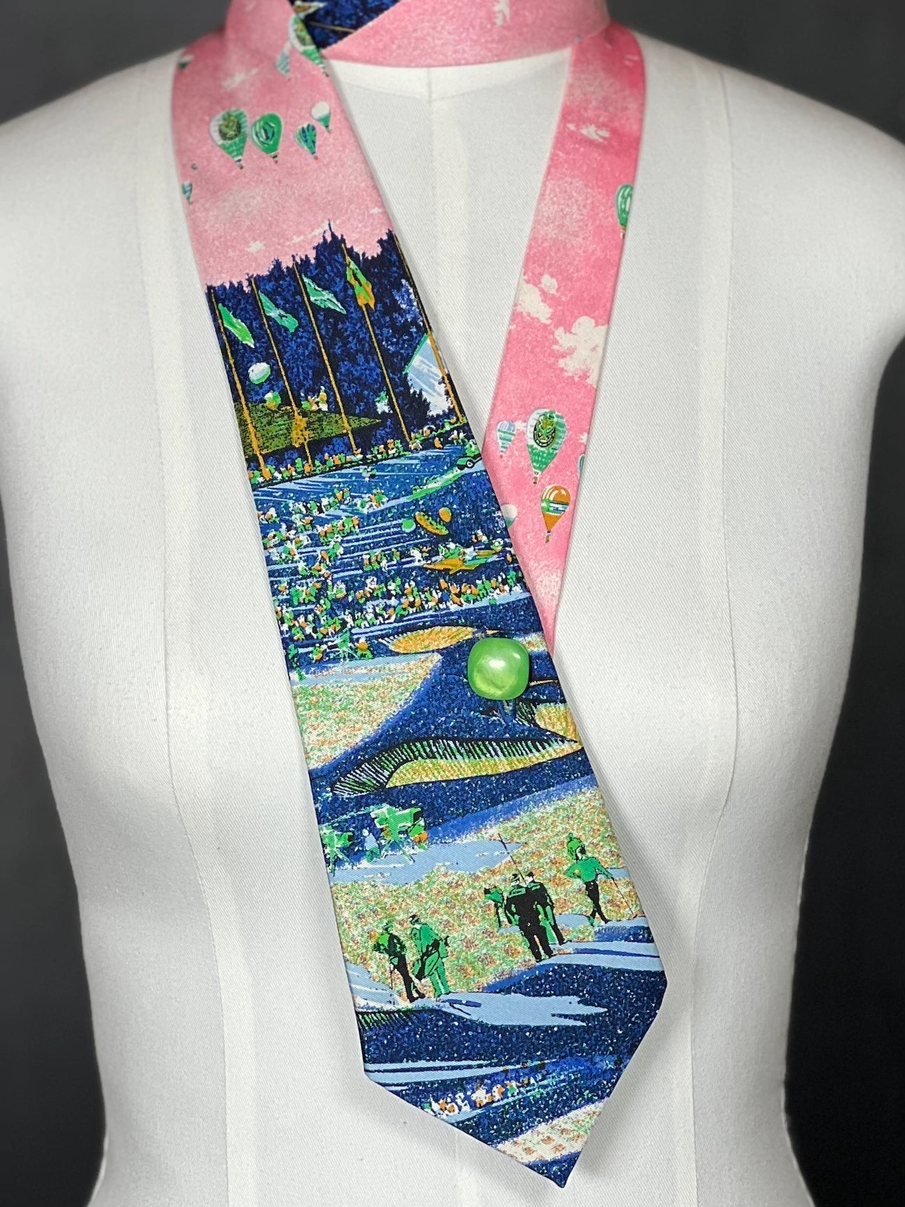 Schlipsschal „Retro Motion“ – Vintage Sports Statement aus Seide - nachhaltige Mode und Accessoires von Beverly - Berlin