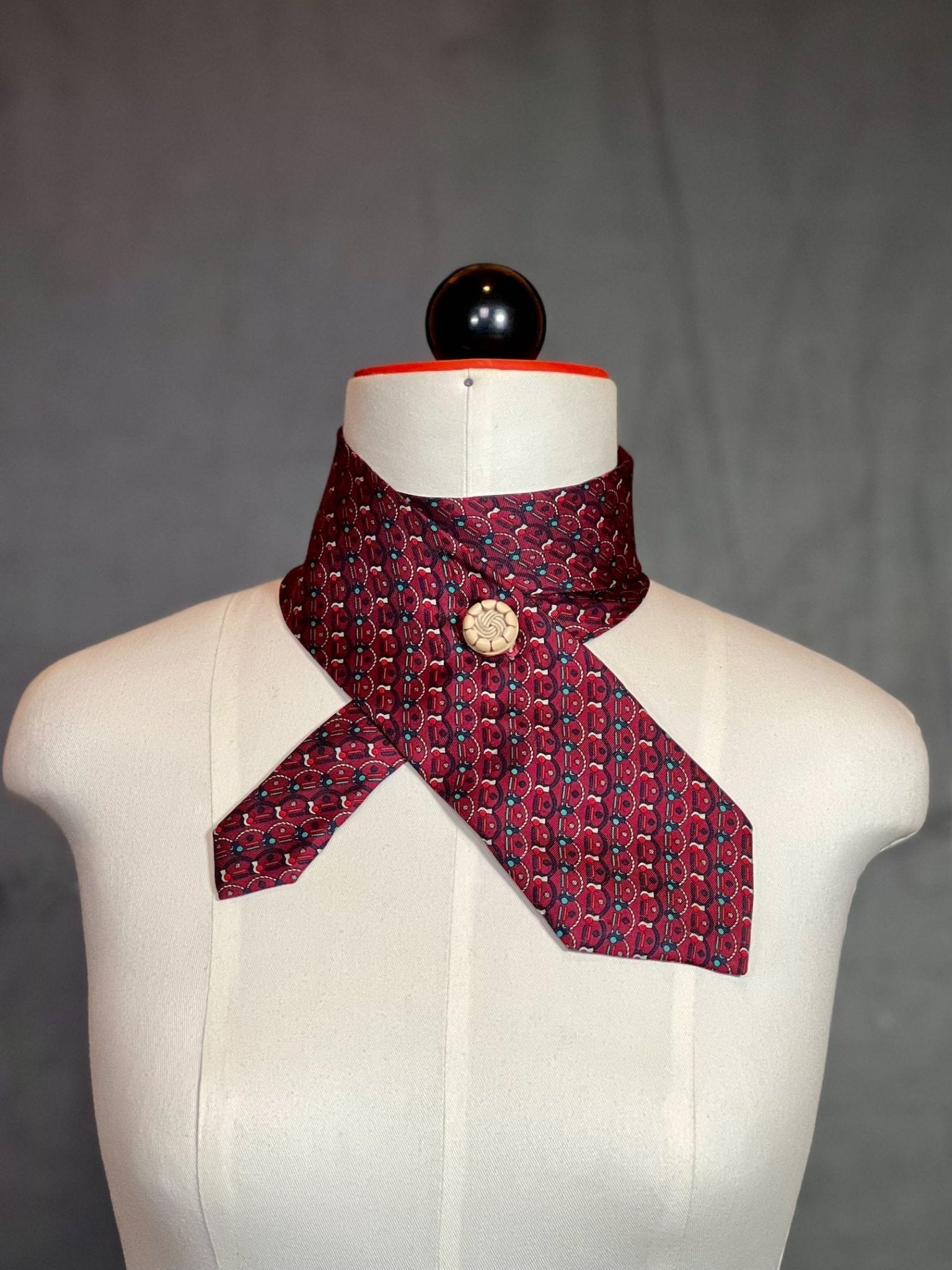 Schlipsschal Ruby Silk – kräftige Farben & edle Seide - nachhaltige Mode und Accessoires von Beverly - Berlin