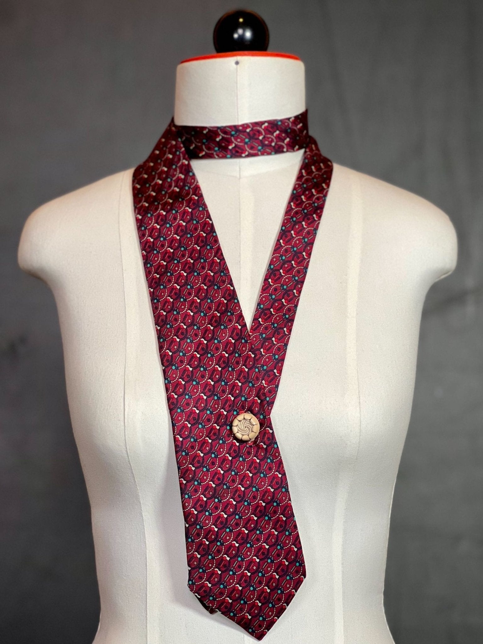 Schlipsschal Ruby Silk – kräftige Farben & edle Seide - nachhaltige Mode und Accessoires von Beverly - Berlin