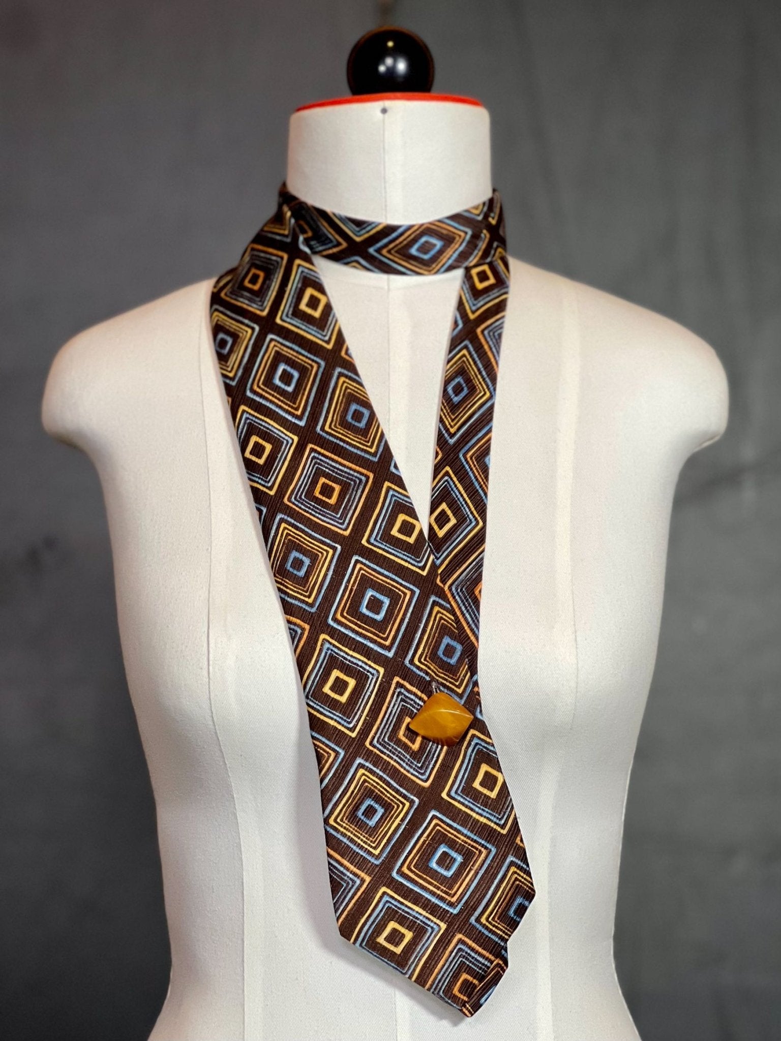 Schlipsschal Seventies Silk – Retro - Grafik & edle Seide - nachhaltige Mode und Accessoires von Beverly - Berlin