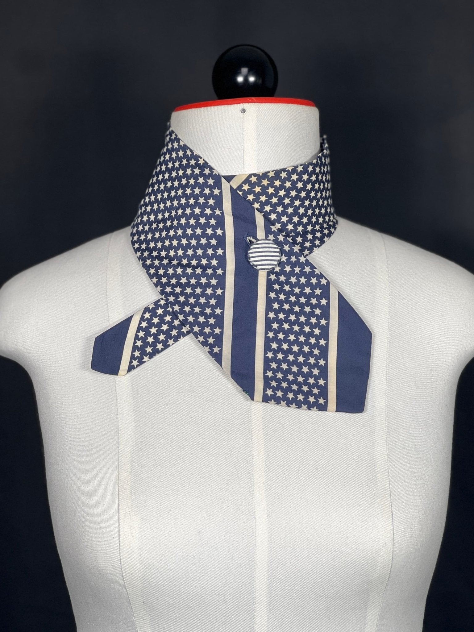 Schlipsschal Star Stripes – Eleganz mit Edge - nachhaltige Mode und Accessoires von Beverly - Berlin