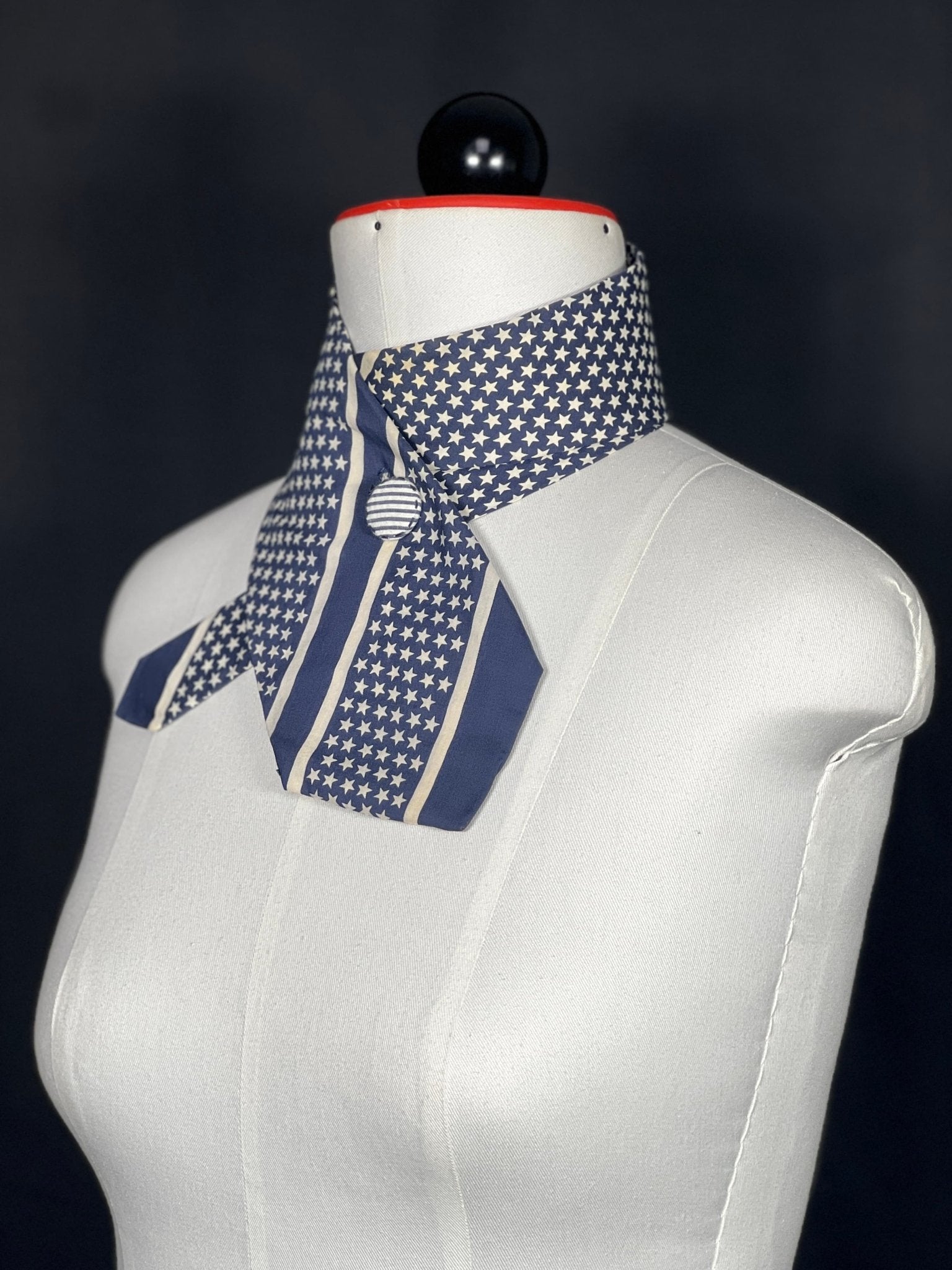 Schlipsschal Star Stripes – Eleganz mit Edge - nachhaltige Mode und Accessoires von Beverly - Berlin