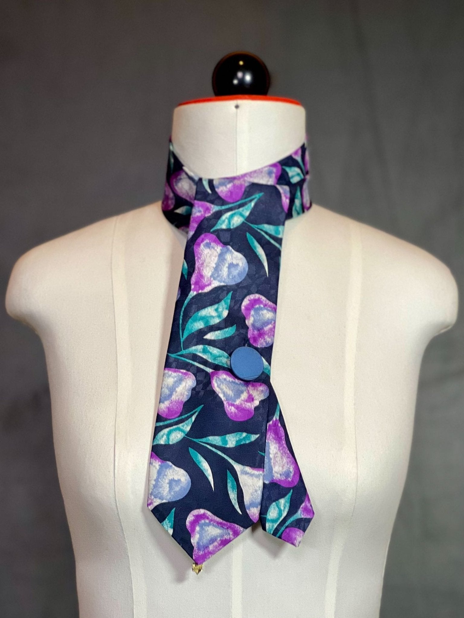 Schlipsschal Twilight Bloom – weich, farbig & vielseitig - nachhaltige Mode und Accessoires von Beverly - Berlin