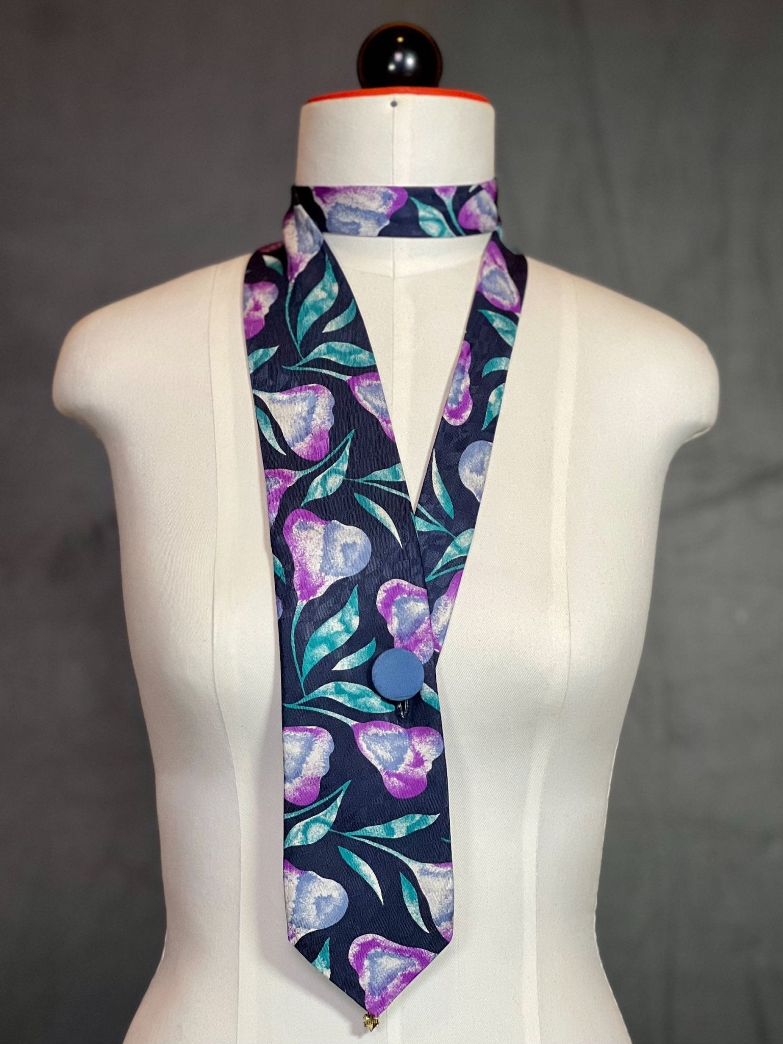 Schlipsschal Twilight Bloom – weich, farbig & vielseitig - nachhaltige Mode und Accessoires von Beverly - Berlin