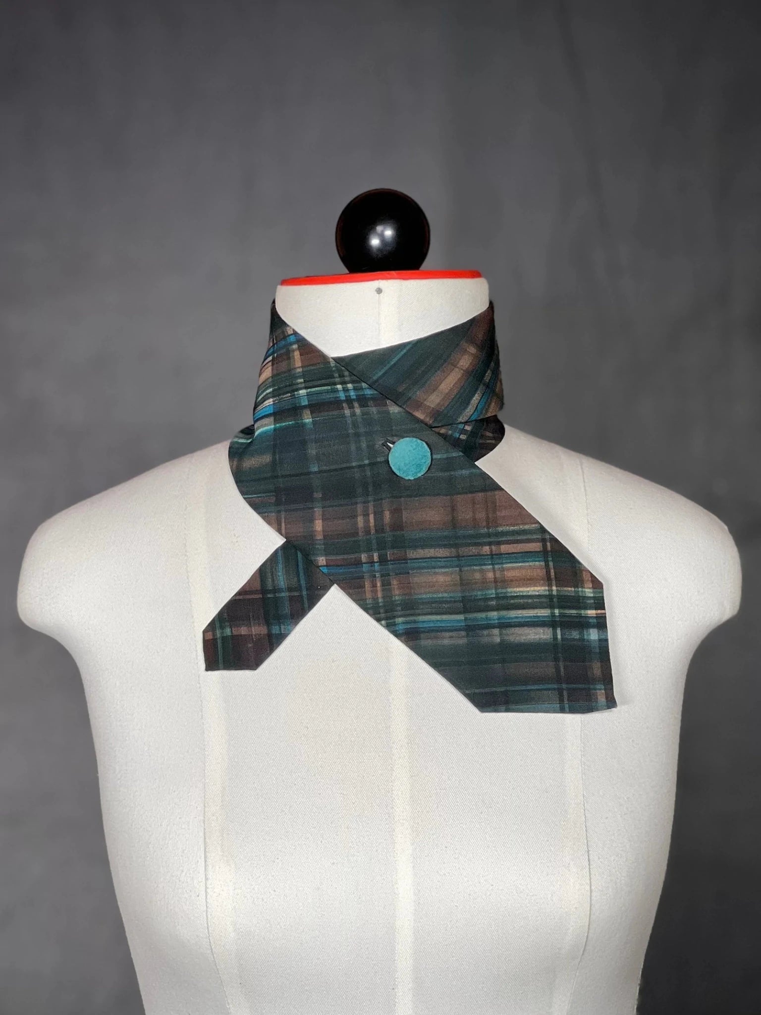 Schlipsschal „Urban Plaid“ – Kariert. Zeitlos. Mit Haltung. - nachhaltige Mode und Accessoires von Beverly - Berlin