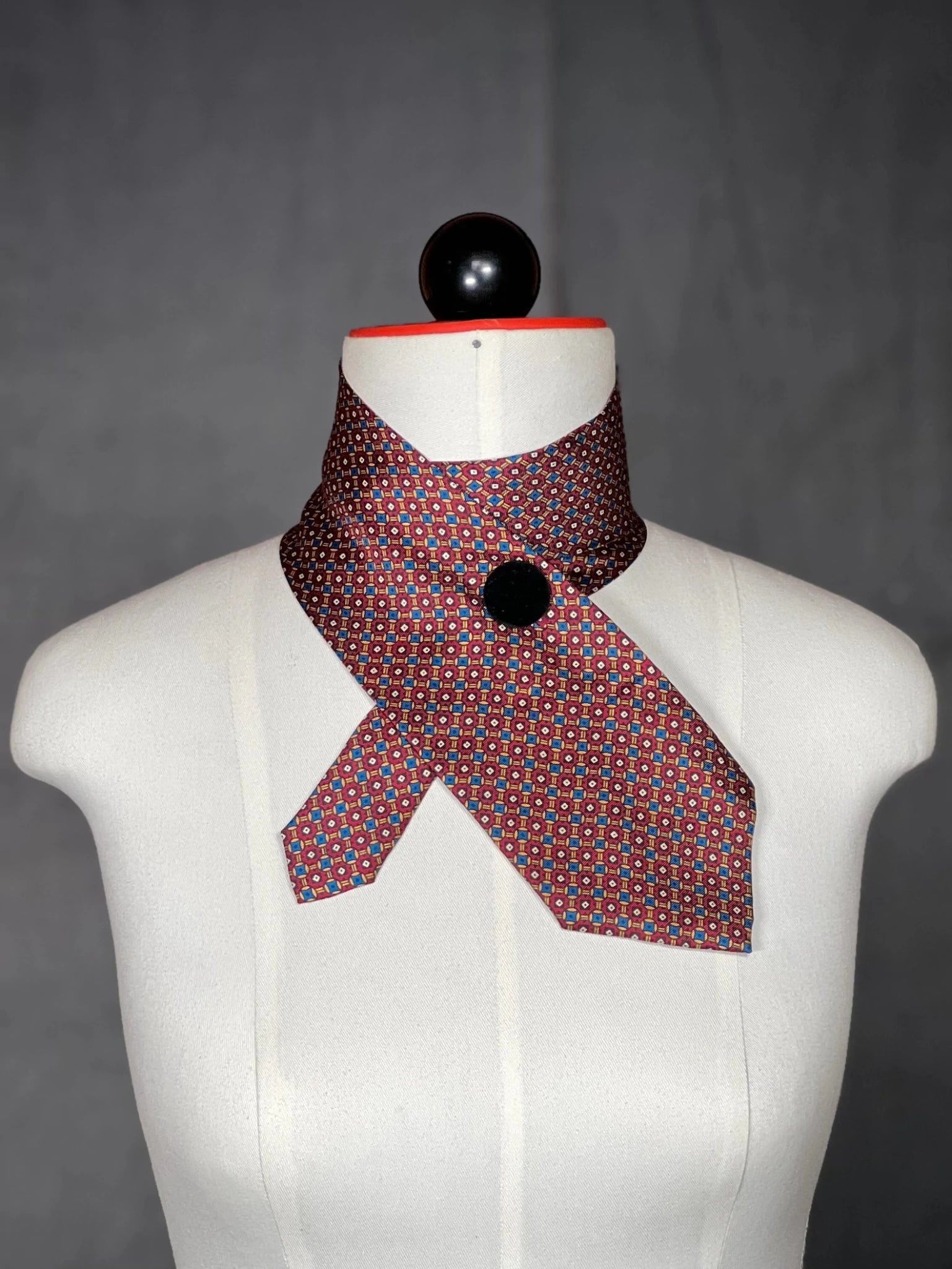 Schlipsschal „Vintage Grid“ – Geschichte am Hals - nachhaltige Mode und Accessoires von Beverly - Berlin