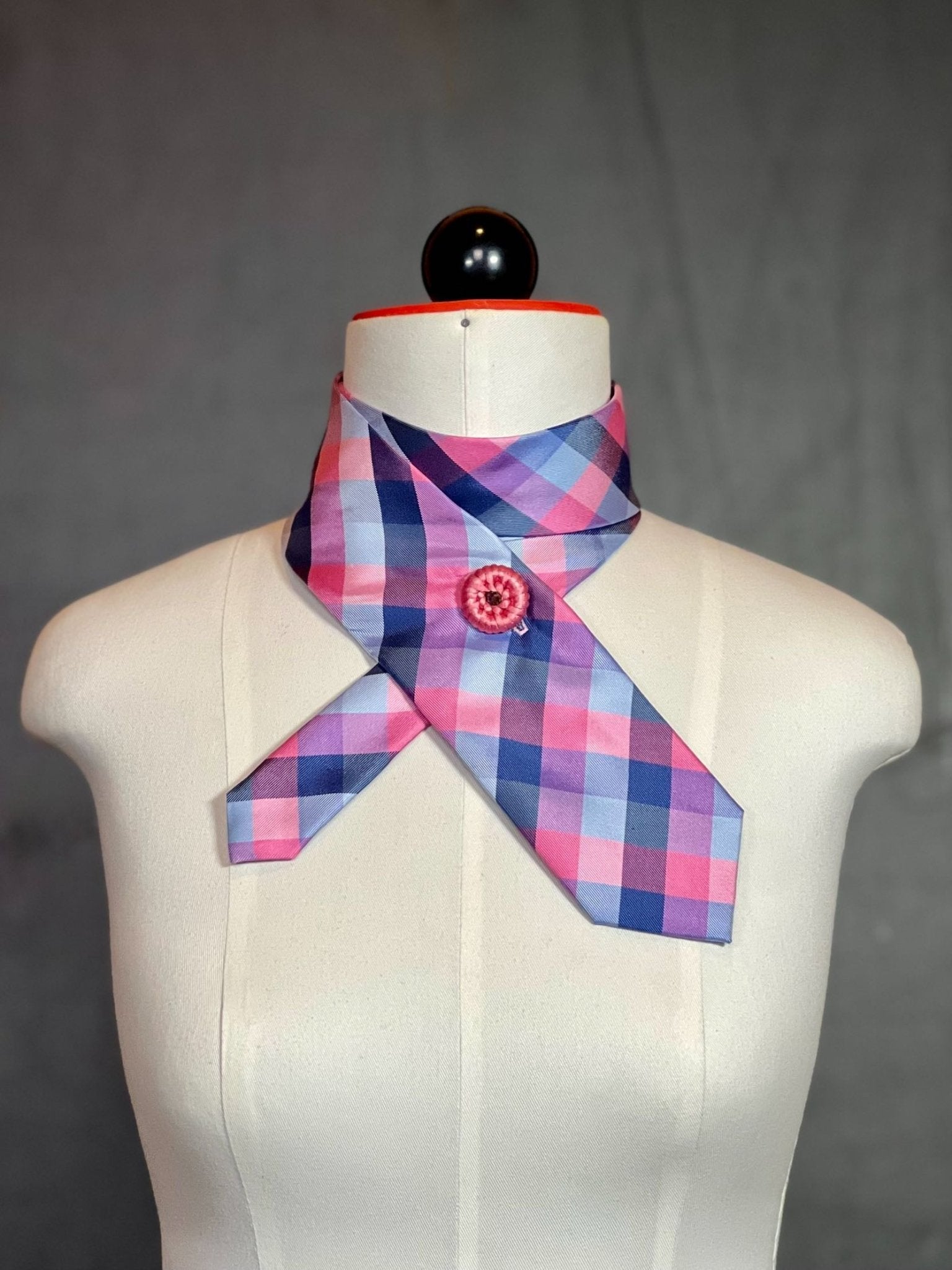 Schlipsschal Vivid Check – knallige Seide & Statement - Knopf - nachhaltige Mode und Accessoires von Beverly - Berlin