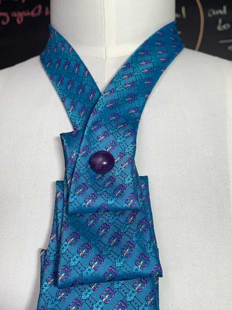 Upcycling Krawatten Collier in Blau - nachhaltige Upcycling Mode von Beverly - Berlin