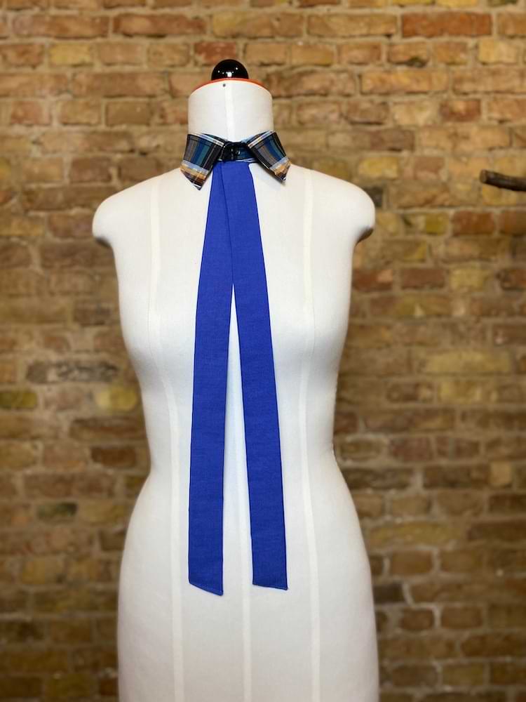 leuchtend blaues Kragen - Collier - nachhaltige Upcycling Mode von Beverly - Berlin