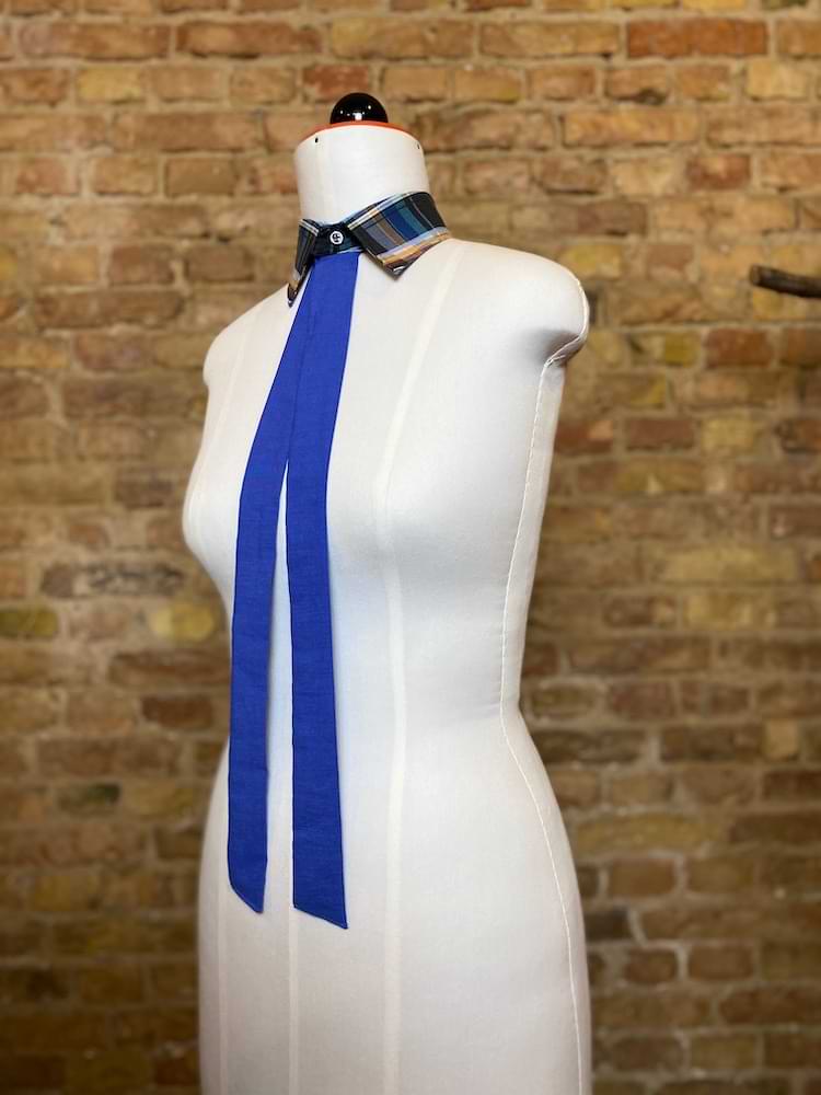 leuchtend blaues Kragen - Collier - nachhaltige Upcycling Mode von Beverly - Berlin