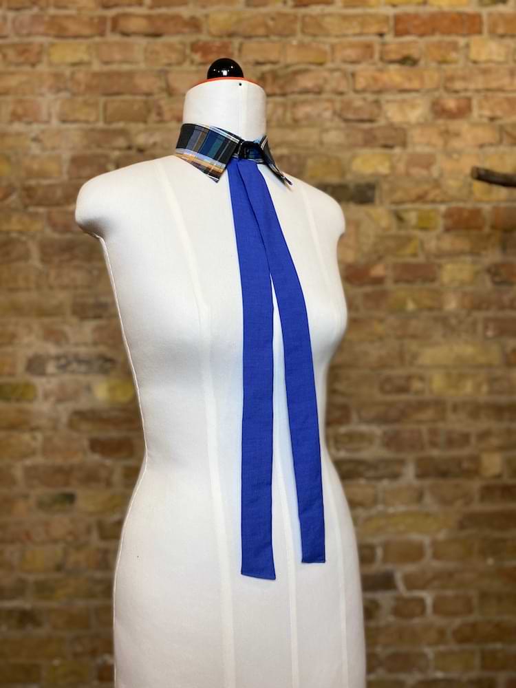 leuchtend blaues Kragen - Collier - nachhaltige Upcycling Mode von Beverly - Berlin