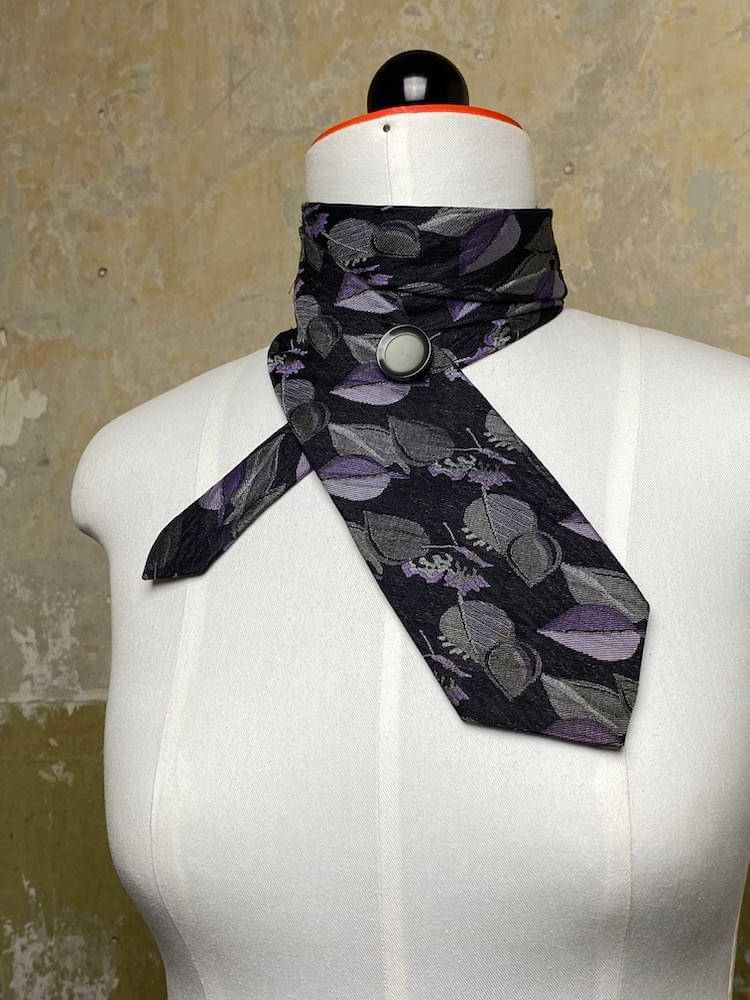 Schlips - Schal in Grau - nachhaltige Upcycling Mode von Beverly - Berlin