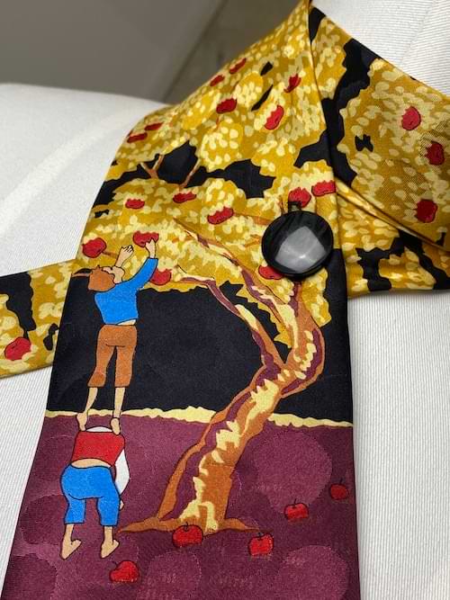 Schlips Schal mit Apfelbaum - nachhaltige Upcycling Mode von Beverly - Berlin