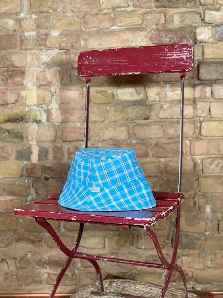 karierter Bucket Hat - nachhaltige Upcycling Mode von Beverly - Berlin