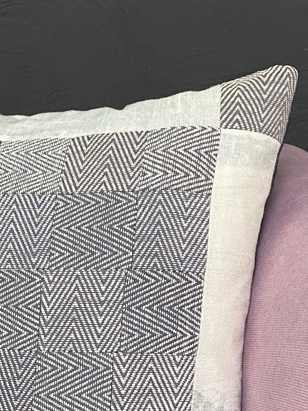 Patchwork Kissen aus Decken - nachhaltige Upcycling Mode von Beverly - Berlin