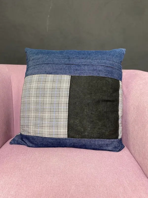 Patchwork Kissen aus Stoffresten - nachhaltige Upcycling Mode von Beverly - Berlin