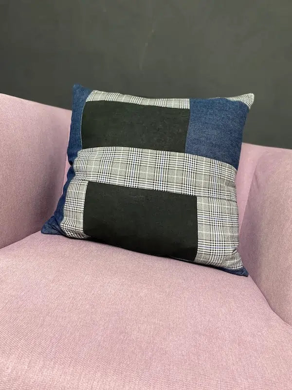 Patchwork Kissen aus Stoffresten - nachhaltige Upcycling Mode von Beverly - Berlin